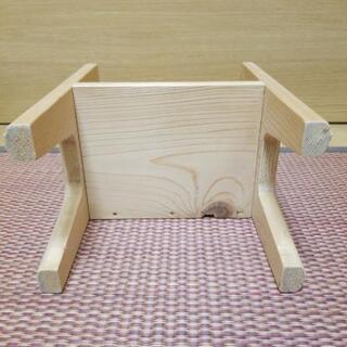 小物置き　小さい椅子の画像