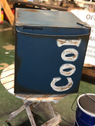 ガレージでビールを冷やすに最適❗️お洒落な小型冷蔵庫