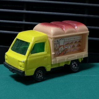絶版トミカ №10-4 スバル サンバー パン屋(荷台パネル紛失)