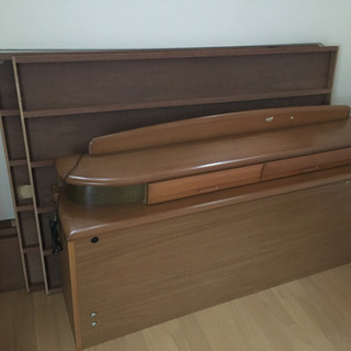 ダブルベッドフレームのみの画像