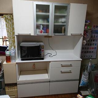 食器棚　ホワイト　まだ使えます