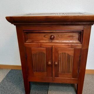 木製アンティーク　素敵な飾り台