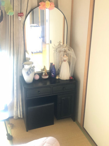 ドレッサーと収納椅子セット