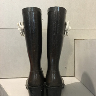 【8/1朝8時まで】白いお花のレインブーツの画像