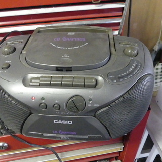 ほこり付きラジカセ。CDのプレーヤーの中までホコリ入りこのままで...