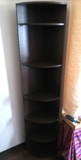 [帰国]　corner bookshelves