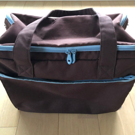 サーモス　ソフトクーラーバッグ　保冷バッグ　たっぷり入る容量　約25Lのボックス型クーラーバッグ