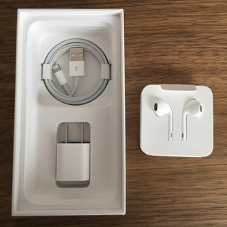 iPhone 用　携帯充電器&イヤホン（コード付き）