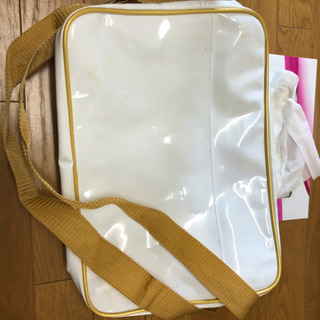 ハローキティ　エナメルバッグの画像