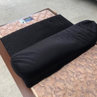 黒の一人用ローソファーの画像