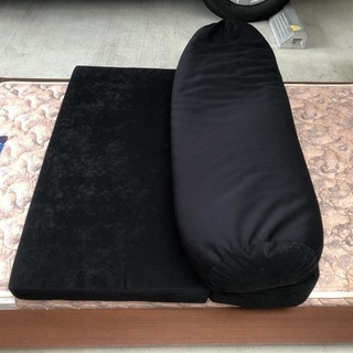 黒の一人用ローソファーの画像