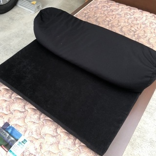 黒の一人用ローソファーの画像