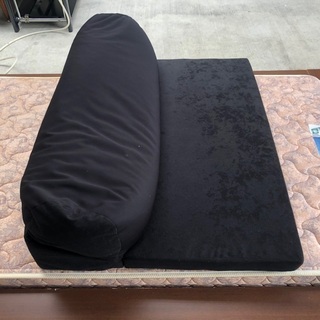 黒の一人用ローソファーの画像