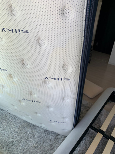 ダブルベッド　マットレス