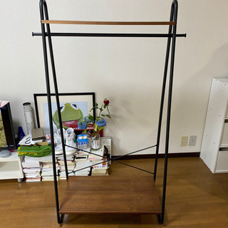 欧米ハンガーラックの画像