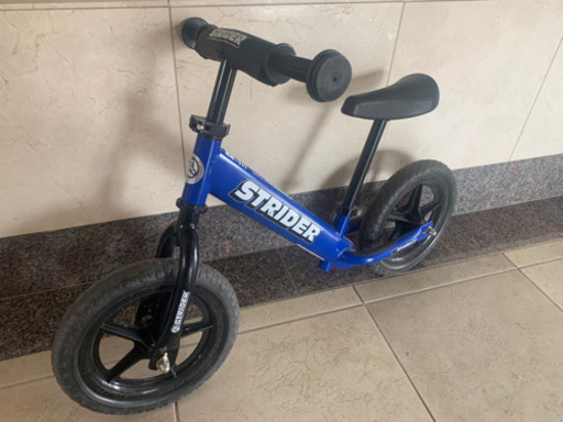 ストライダー　青