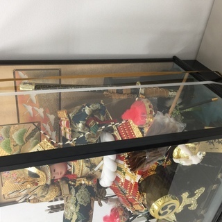 ■【日程調整中】【引取限定】ガラスケース オルゴール付き 五月人形 (NF200628) / 319G-4　◎の画像