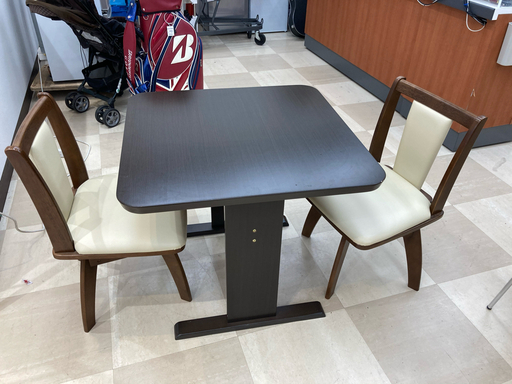 ニトリ ダイニング3点セット イス回転式