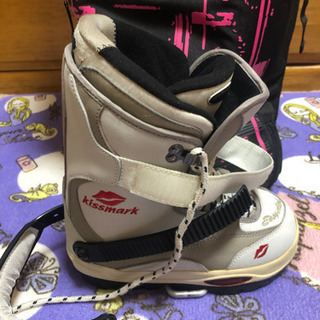 キスマーク スノーボード135cm ステップインタイプ　ケース、ブーツ付きの画像