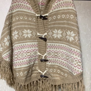 【7/19処分品】フード付きの可愛いニットポンチョ　アウター