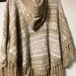 【7/19処分品】フード付きの可愛いニットポンチョ　アウターの画像