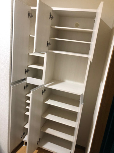 靴の収納　ホワイトカラーの靴箱