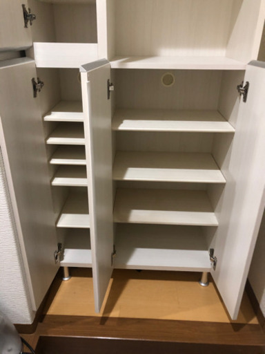 靴の収納　ホワイトカラーの靴箱