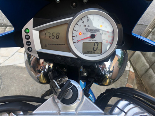 トライアンフ　スピードトリプル1050