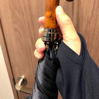 BURBERRY バーバリー 高級紳士傘 ネイビー 天然木 大判 BURBERRY バーバリー 高級紳士傘 ネイビー 天然木 大判