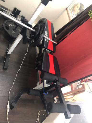 トレーニングマシン　筋トレ