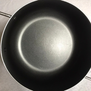 水色のかわいいテフロン加工両手鍋(IH非対応)の画像