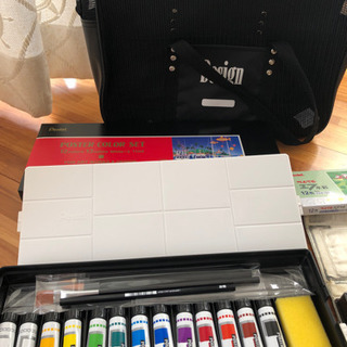 小学校で使う絵の具(カバン付き)とそろばん、習字道具