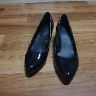 黒　パンプスの画像