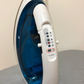 アイロンとアイロン台の画像