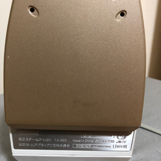 アイロンとアイロン台の画像