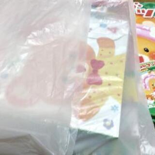 月刊絵本30冊、絵具、スケッチブック、シールまとめての画像