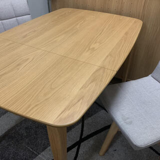 チェア付きダイニングテーブルの画像