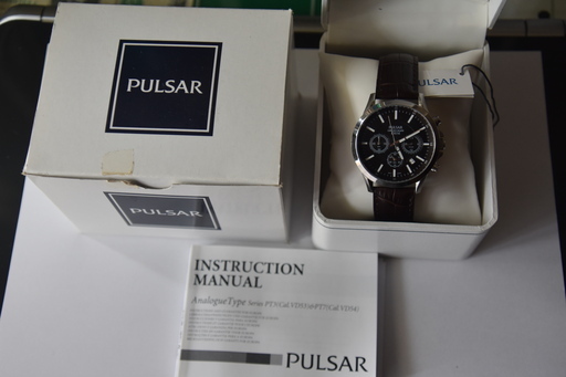 何と半額以下ほぼ新品時計クロノグラフ100M防水セイコー PULSAR(逆輸入品）を格安で