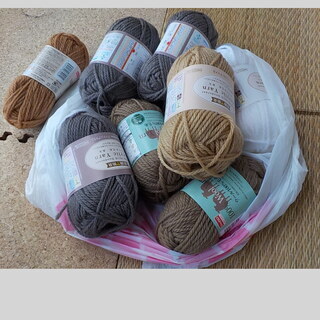 アクリル毛糸x15、ウール毛糸x５　未使用　パンヤの画像