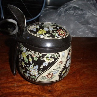 陶器の入れ物