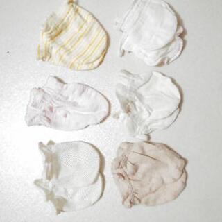 赤ちゃん　靴下　ミトン　おまけの帽子の画像