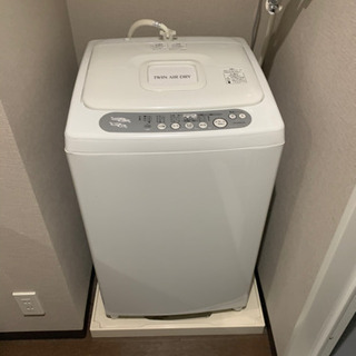 洗濯機、デスクテーブル、チェアー2脚、液晶テレビスタンドタイプ