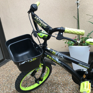 子供用自転車　16インチ　キックスタンド　補助輪付きの画像