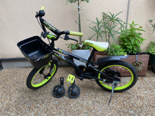 子供用自転車　16インチ　キックスタンド　補助輪付き