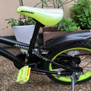 子供用自転車　16インチ　キックスタンド　補助輪付きの画像