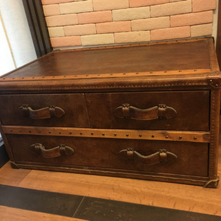 送料込み　希少　40-50万品　イギリス製　レザー　チェスト　ヴ...
