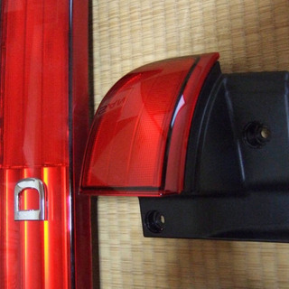 新品未使用　E51エルグランド　純正テールランプの画像