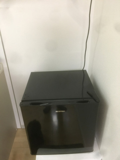ほぼ新品冷蔵庫です。