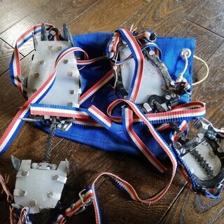 12本爪アイゼン　ベルト、ケース付きの画像