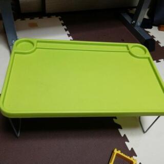 折りたたみテーブル